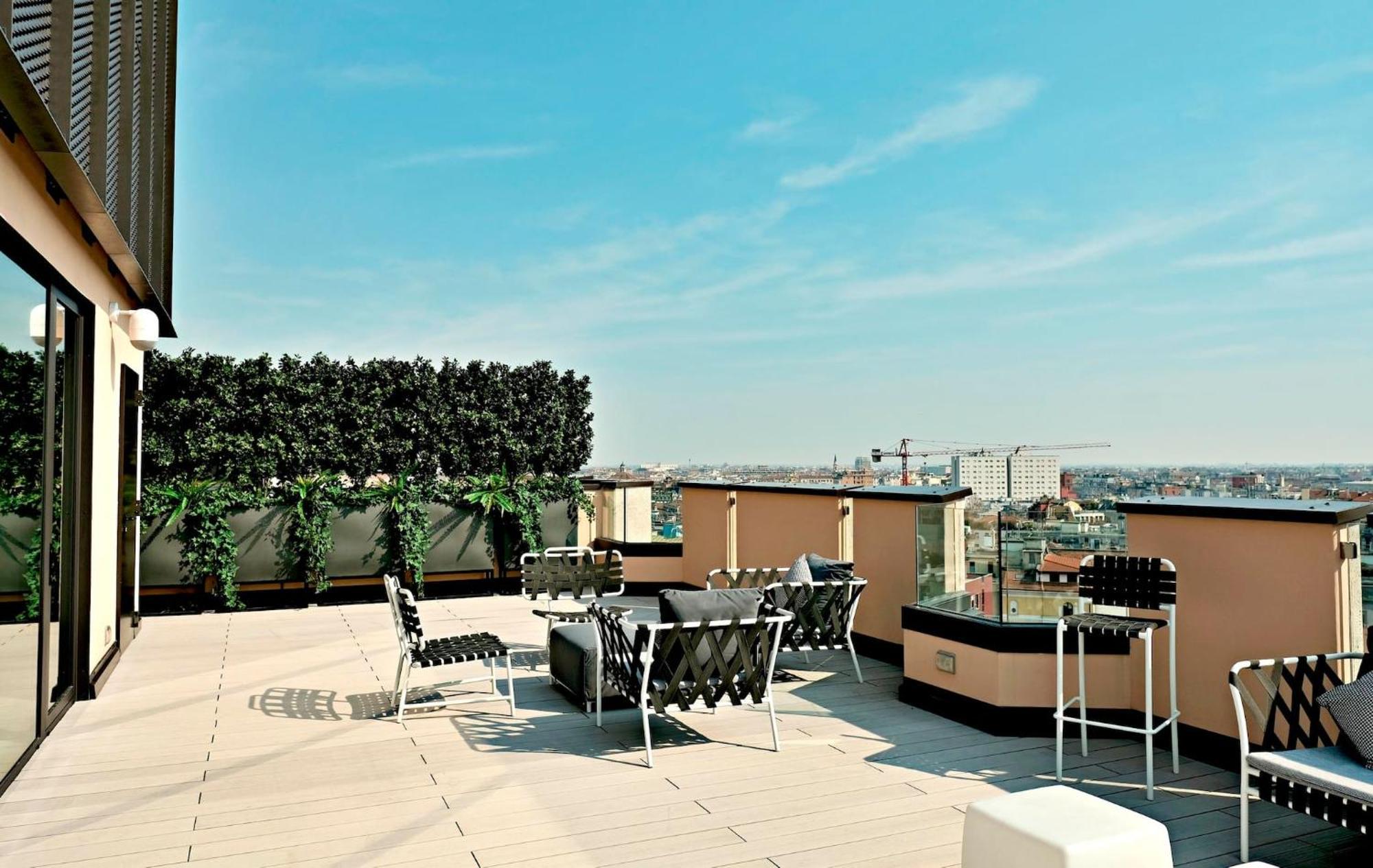 San Babila Central Tower With Panoramic Terrace Overlooking Duomo By Rentopolis Milano Eksteriør billede