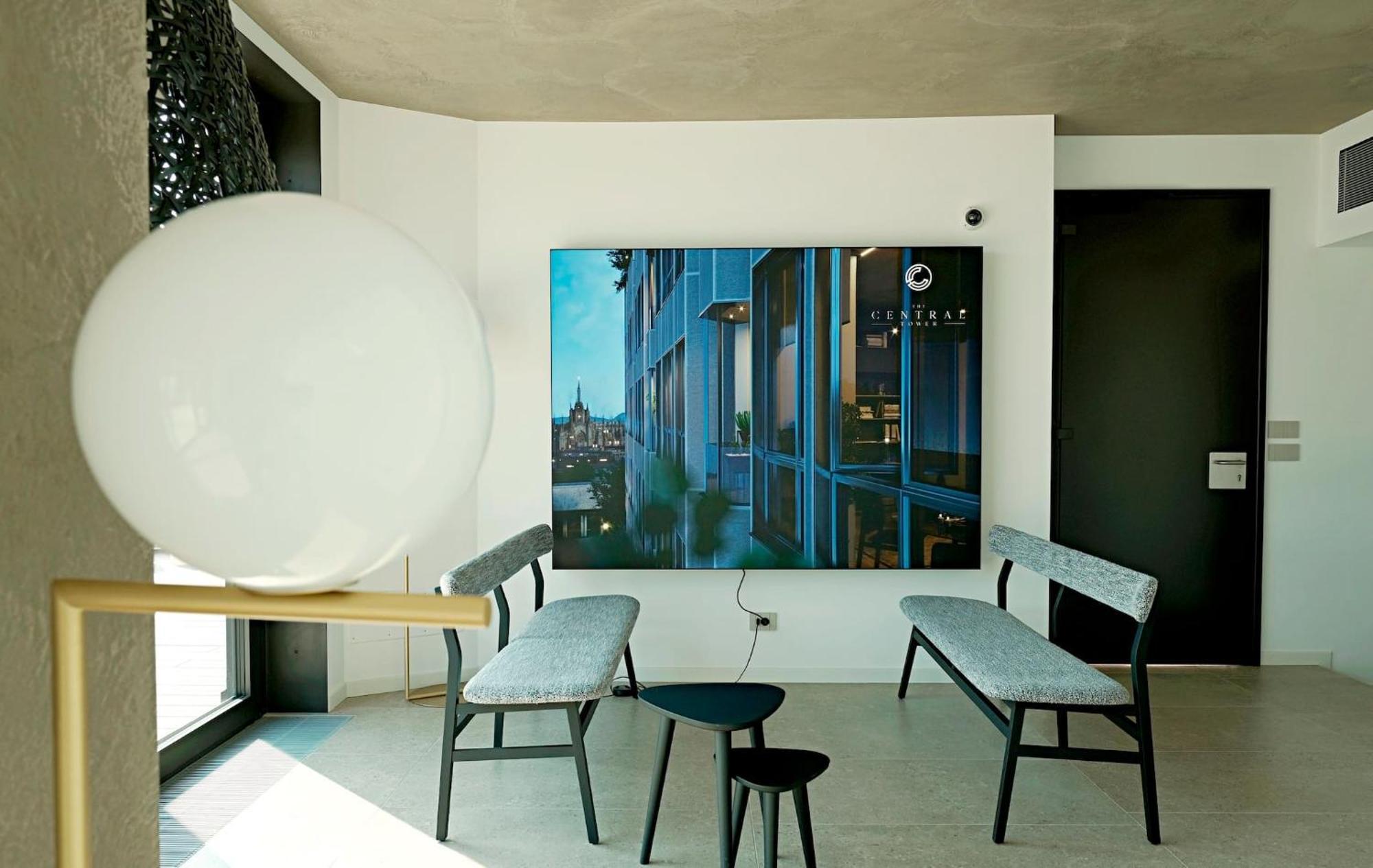 San Babila Central Tower With Panoramic Terrace Overlooking Duomo By Rentopolis Milano Eksteriør billede