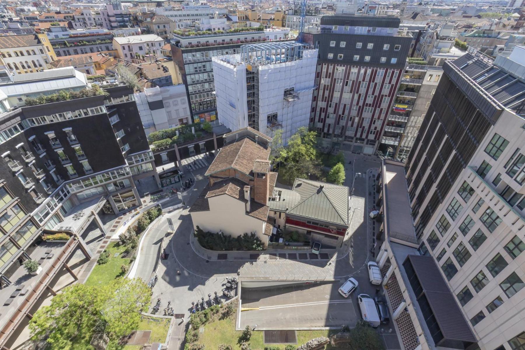 San Babila Central Tower With Panoramic Terrace Overlooking Duomo By Rentopolis Milano Eksteriør billede