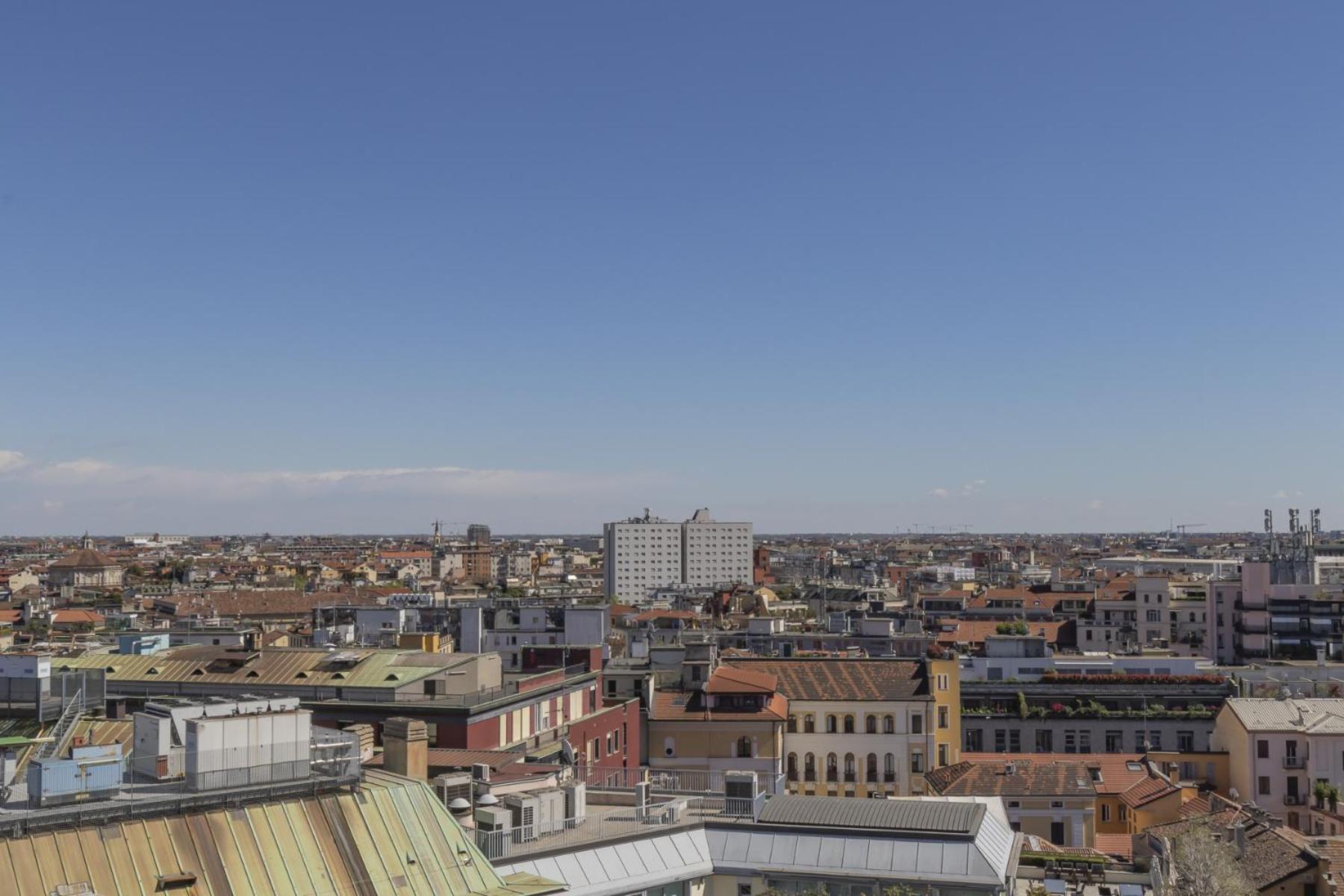San Babila Central Tower With Panoramic Terrace Overlooking Duomo By Rentopolis Milano Eksteriør billede