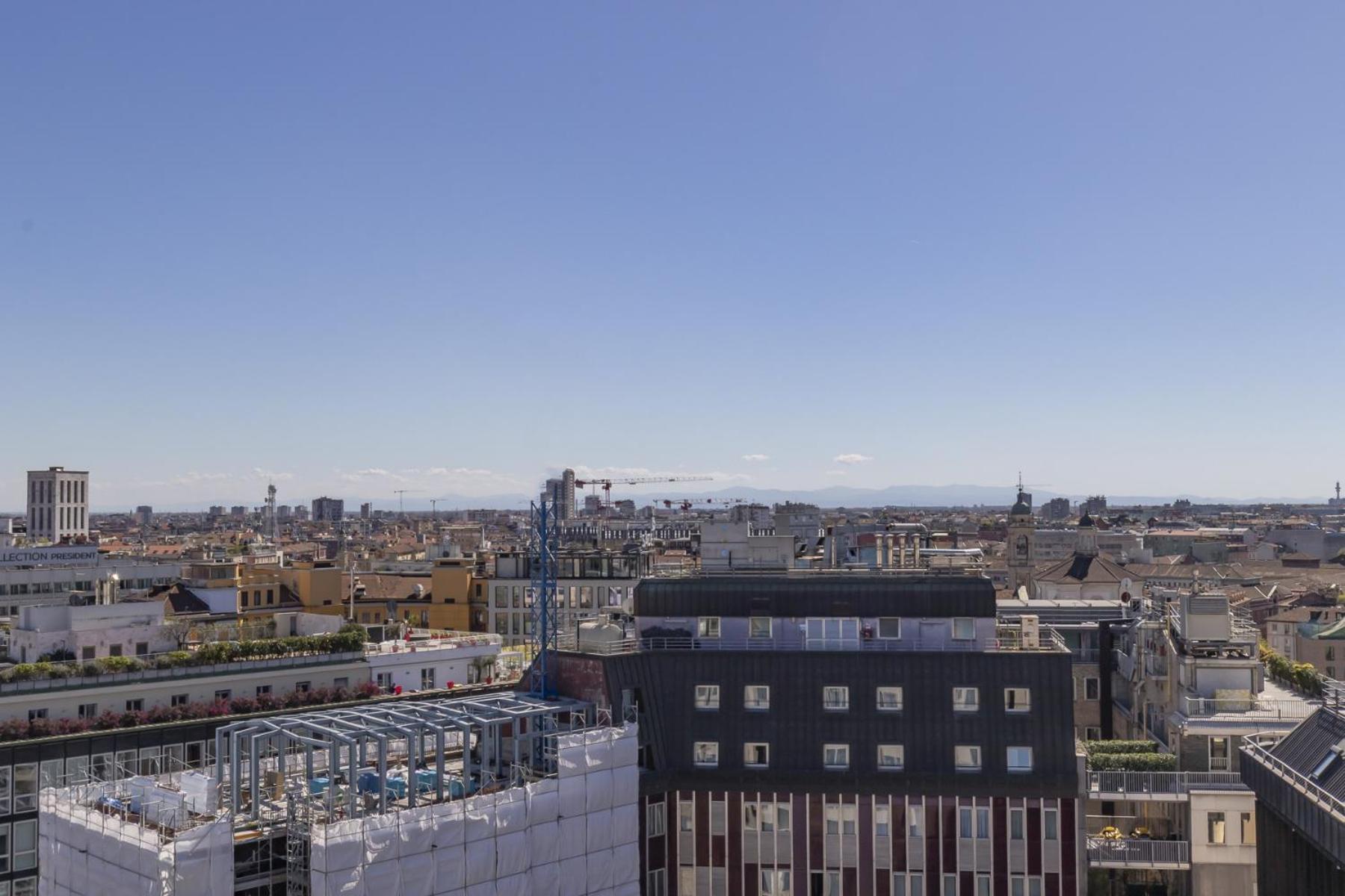 San Babila Central Tower With Panoramic Terrace Overlooking Duomo By Rentopolis Milano Eksteriør billede