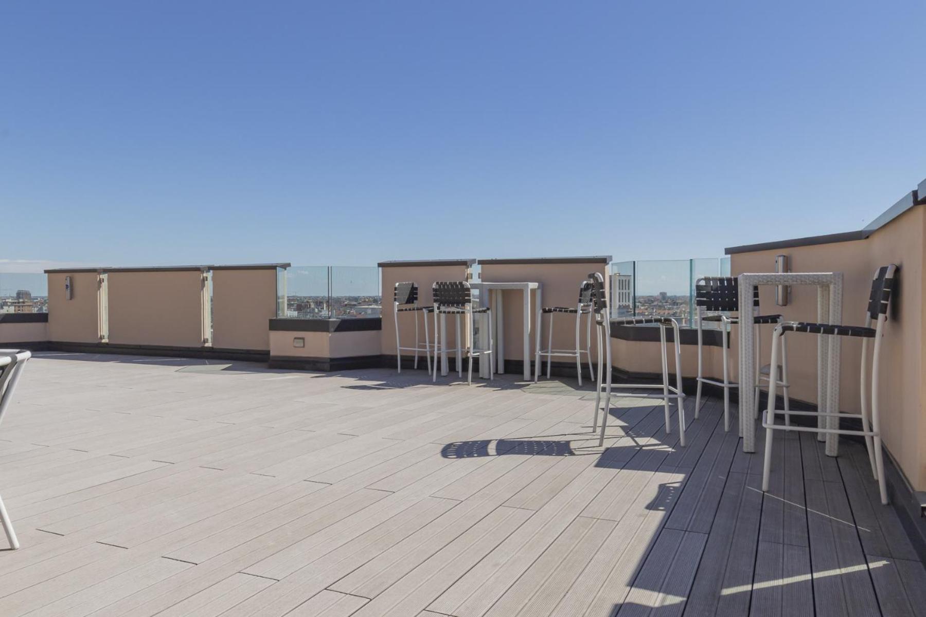 San Babila Central Tower With Panoramic Terrace Overlooking Duomo By Rentopolis Milano Eksteriør billede